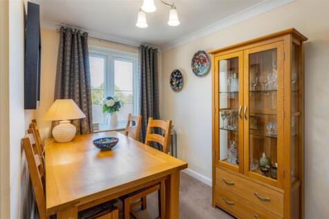 41 Foxhall Court, Banbury-11.jpg