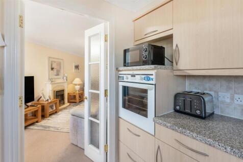 41 Foxhall Court, Banbury-16.jpg