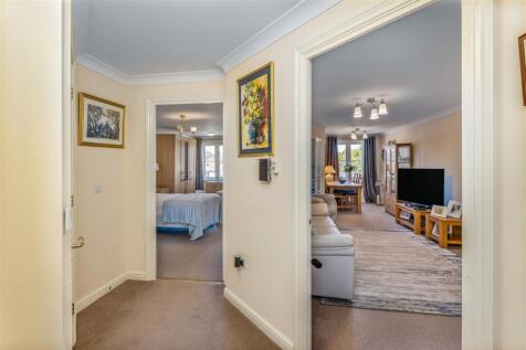 41 Foxhall Court, Banbury-8.jpg