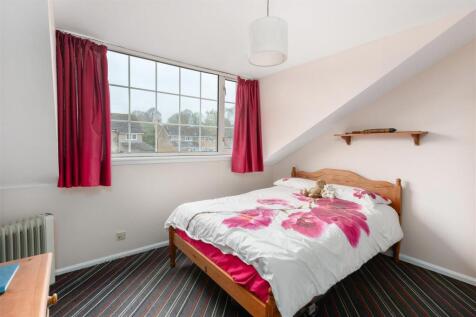 6 Gulliver&#39;s Close, Horley-31.jpg