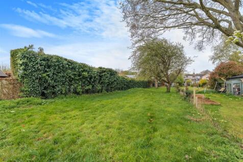 6 Gulliver&#39;s Close, Horley-15.jpg
