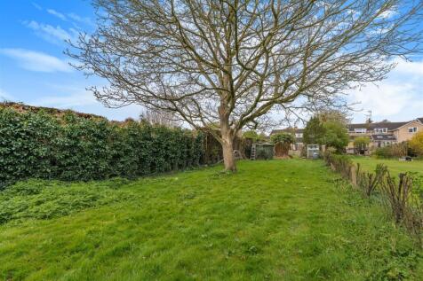 6 Gulliver&#39;s Close, Horley-18.jpg