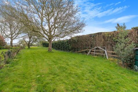 6 Gulliver&#39;s Close, Horley-20.jpg