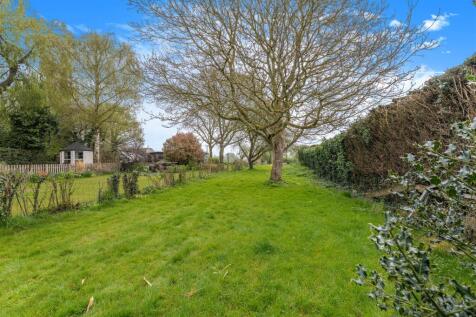 6 Gulliver&#39;s Close, Horley-21.jpg