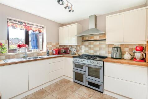 6 Woburn Close, Banbury-13.jpg