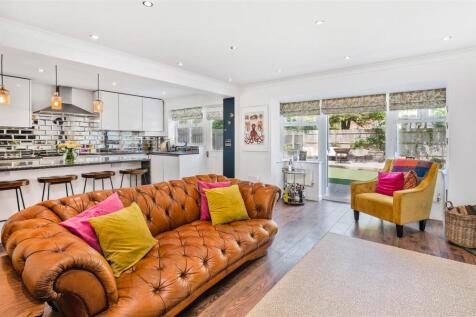 6 Griffin Close, Twyford-12.jpg