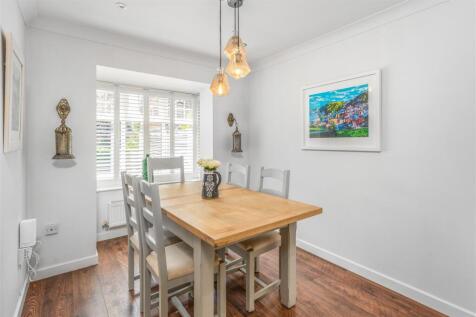 6 Griffin Close, Twyford-7.jpg