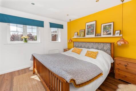 6 Griffin Close, Twyford-20.jpg