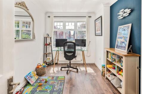 6 Griffin Close, Twyford-13.jpg