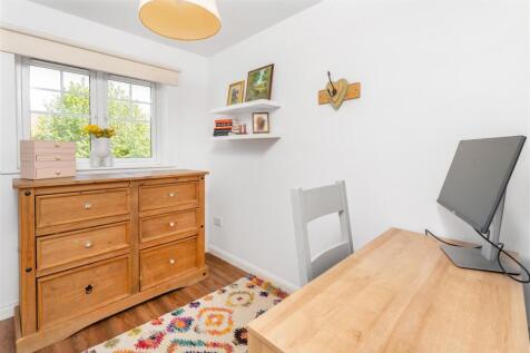 6 Griffin Close, Twyford-24.jpg
