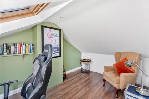 6 Griffin Close, Twyford-28.jpg