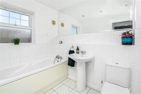6 Griffin Close, Twyford-26.jpg