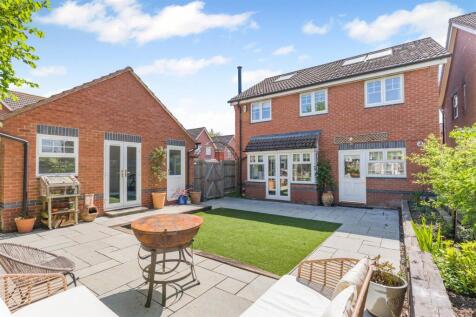 6 Griffin Close, Twyford-19.jpg