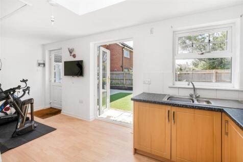 6 Griffin Close, Twyford-30.jpg