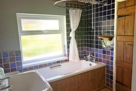 bathroom ii.jpg