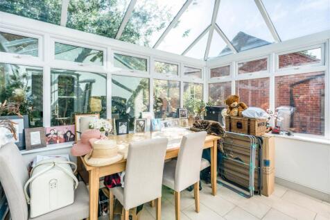 27 Lord Grandison Way, Banbury-8.jpg