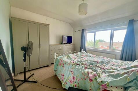 bedroom i.jpg