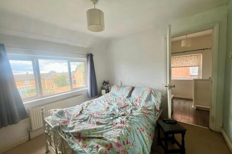 bedroom ii.jpg