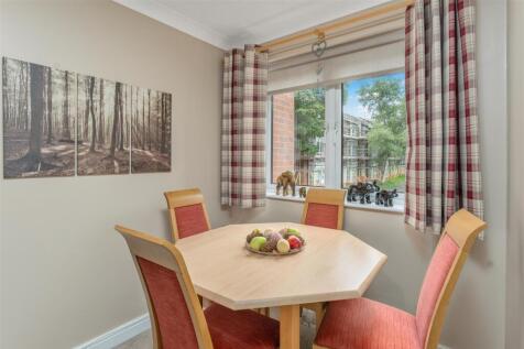 37 Spencer Court, Banbury-8.jpg