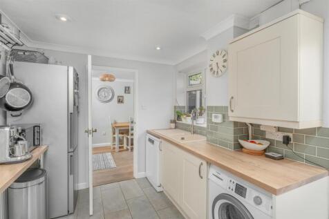 12 Kensington Close, Kings Sutton-8.jpg