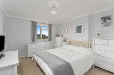 12 Kensington Close, Kings Sutton-16.jpg