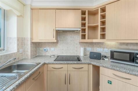 7 Foxhall Court, Banbury-7.jpg