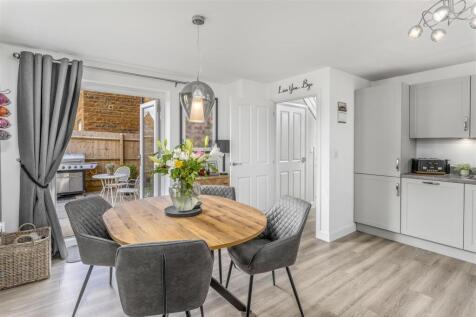 12 Blackwell Drive, Bodicote-8.jpg