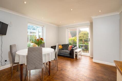 6a The Moors Drive, Middleton Cheney-6.jpg