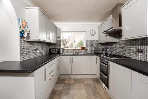6a The Moors Drive, Middleton Cheney-9.jpg