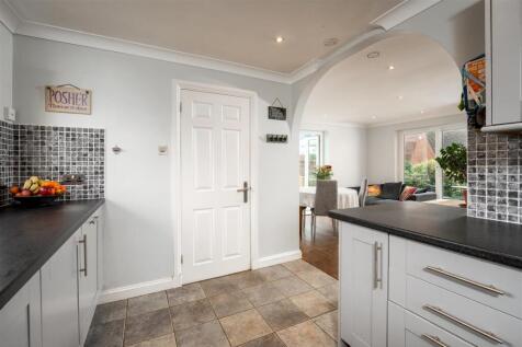 6a The Moors Drive, Middleton Cheney-7.jpg