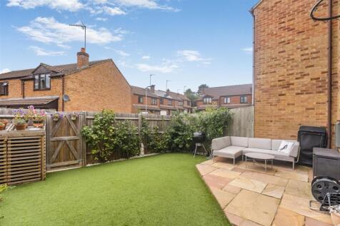 15 Manor Close, Middleton Cheney-15.jpg