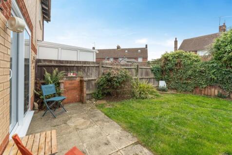 11 Heron Close, Woodford Halse-10.jpg