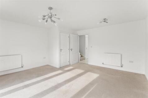 25 Wren Crescent-10.jpg