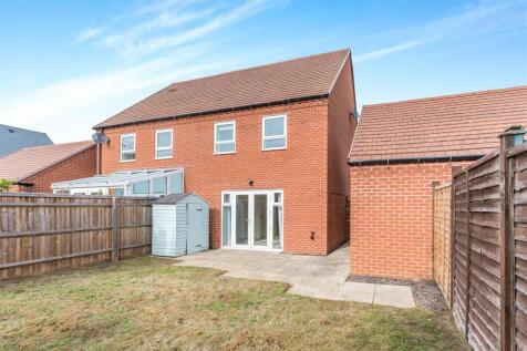 25 Wren Crescent-14.jpg