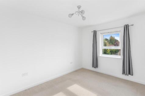 25 Wren Crescent-15.jpg