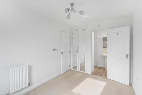 25 Wren Crescent-16.jpg