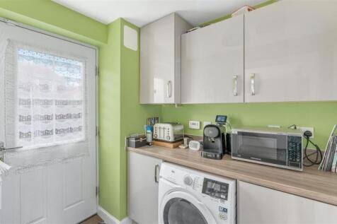 55 Yarrow Road, Bodicote-15.jpg