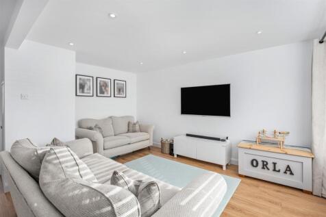 22 Austin Drive, Banbury-6.jpg