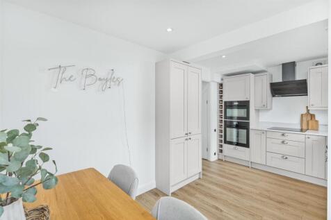 22 Austin Drive, Banbury-12.jpg