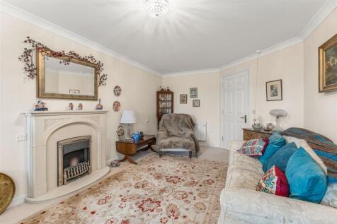 39 Foxhall Court, Banbury-7.jpg