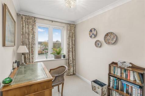 39 Foxhall Court, Banbury-5.jpg