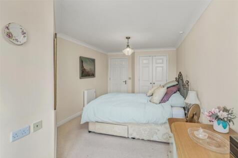 39 Foxhall Court, Banbury-13.jpg