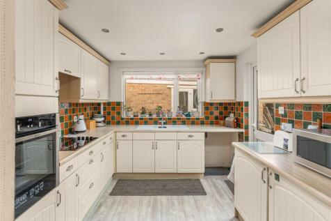 12 Briar Close, Banbury-11.jpg