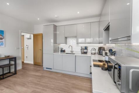 Flat 8, 30 Crouch Street, Banbury-11.jpg