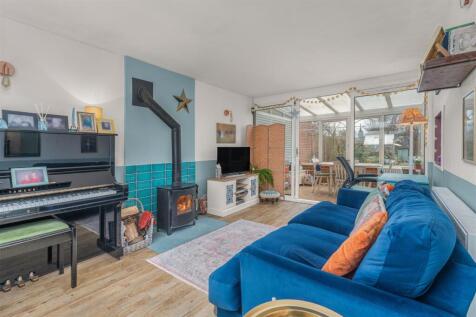 23 Newcombe Close, Milcombe-11.jpg