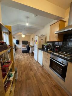 ONE BEDROOM FIRST FLOOR FLAT