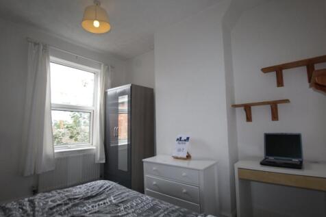 ROOMS AVAILABLE IN SHARED HOUSE