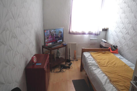 215b Bedroom 1