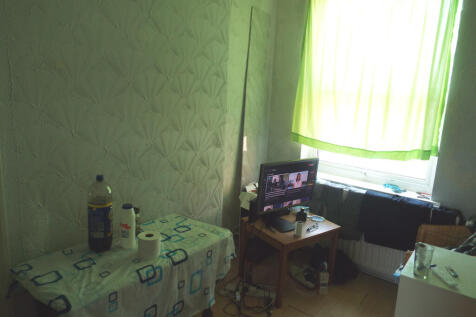 215b Bedroom 2