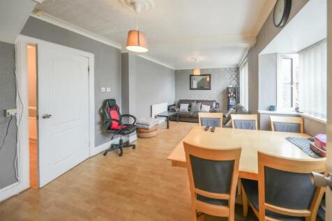 SITTING/DINING ROOM